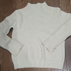Chic Cream Mockneck Sweater for Women, S?